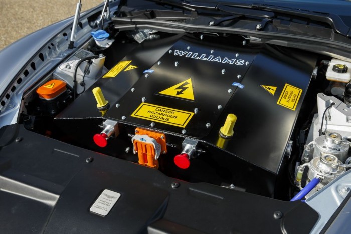 Kínába megy az elektromos Aston Martin sportszedán 6