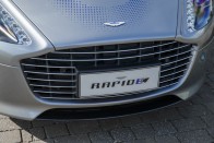 Kínába megy az elektromos Aston Martin sportszedán 16