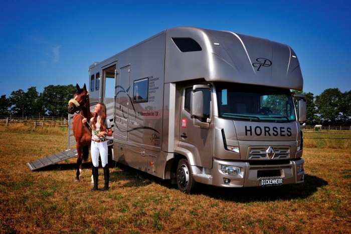 Ilyen összkomfortos lószállítót sem láttál még 3