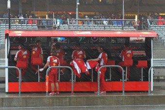 Ferrari: Versenycsapat vagyunk, nem mutatványosok!