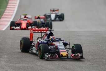F1: Verstappen Hamiltontól sem tojna be