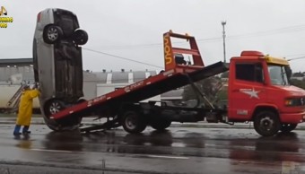 Jó ég, ez a tréleres mit művel!