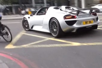 Te is ezt csinálnád, ha egy 890 lóerős autód lenne?