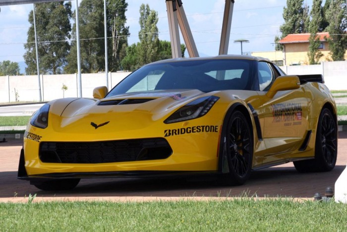 Vezettük: Chevrolet Corvette Z06 2015 8 Szénszálerősítésű műanyag a motorházfedél. Újdonság a Z06-ban a kivehető targatető ugyanebből a könnyű és erős matériából
