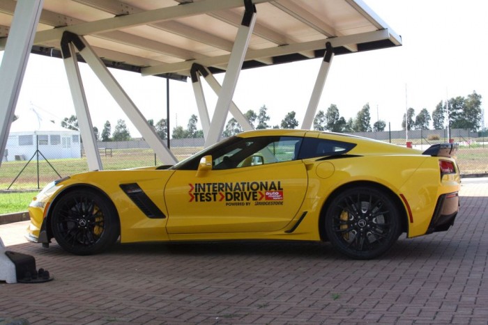 Vezettük: Chevrolet Corvette Z06 2015 2 Kicsit nehezebb az autó, mint a nagyrést szénszálas műanyagból, magnézium és alumínium felhasználásával készített előd volt. 659 LE és 881 Nm kineveti a plusz kilókat