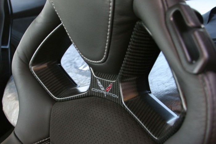 Vezettük: Chevrolet Corvette Z06 2015 7 Könnyű átszerelni az autót versenyövre. A Z06 közel áll a C7.R pályaverzióhoz, fejlesztésük párhuzamosan zajlott