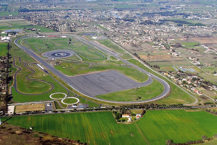 Rómától délre található a Bridgestone fejlesztési és tesztközpontja. Van esőztetett és száraz kezelhetőségi pálya is