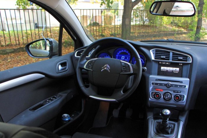 Teszt: Citroën C4 1,6 BlueHDI 8 | Vezess Teszt: Citroën C4 1,6 BlueHDI 8