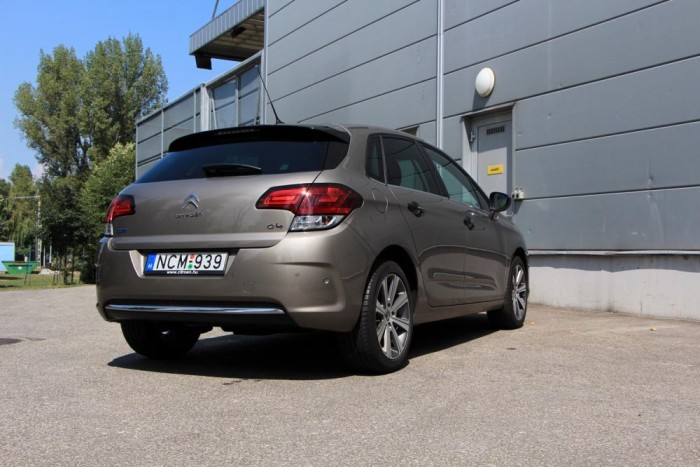 Teszt: Citroën C4 1,6 BlueHDI 9 | Vezess Teszt: Citroën C4 1,6 BlueHDI 9