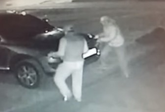 Egy pillanat alatt ellopták a Volkswagen lámpáit