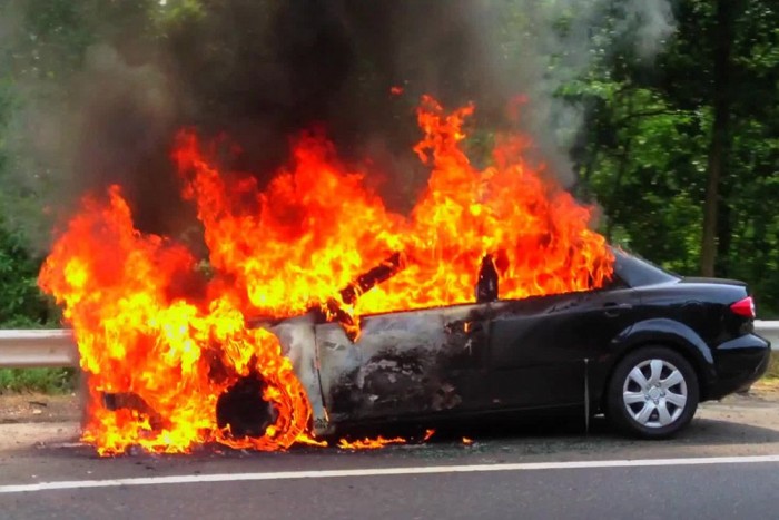 1,4 millió autó gyulladhat ki