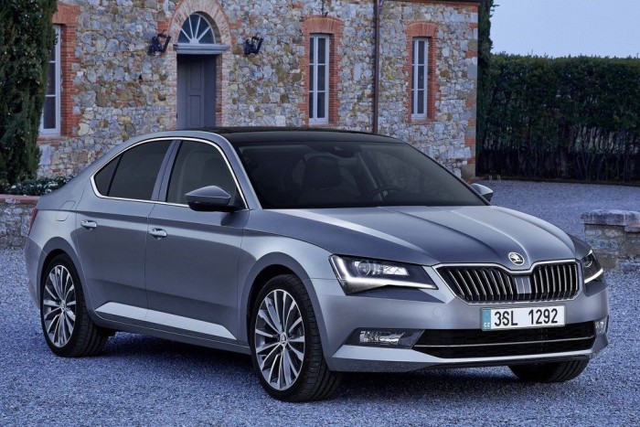 Mit vegyél, ha nem akarod gyűlölni az autód? 6 Felső-középkategória - a Škoda Superb helyet cserélt a tavalyi győztes Audi A6-tal, a BMW 5 idén is harmadik, mint tavaly. A cseh óriás tulajdonosai körében a legmagasabb a típushűség a teljes felmérésben.
