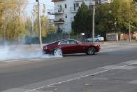 Rolls-Royce-ról égett a gumi a Bosnyákon 12