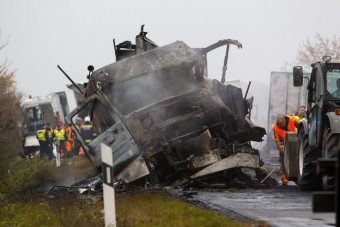 Kigyulladt három kamion, egy ember meghalt Vas megyében