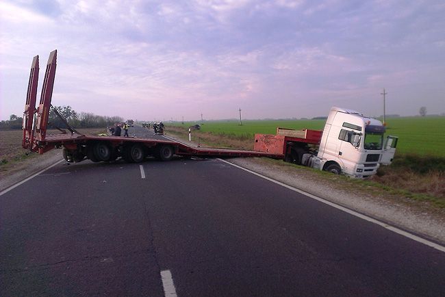 Brutális halálos baleset, rommá tört autó a 35-ösön 1