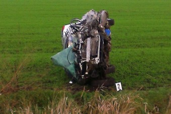 Brutális halálos baleset, rommá tört autó a 35-ösön