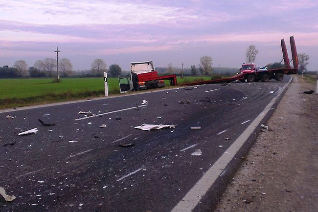 Brutális halálos baleset, rommá tört autó a 35-ösön 6