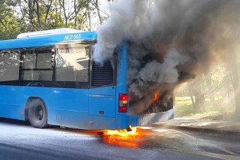 Kigyulladt egy busz Budapesten