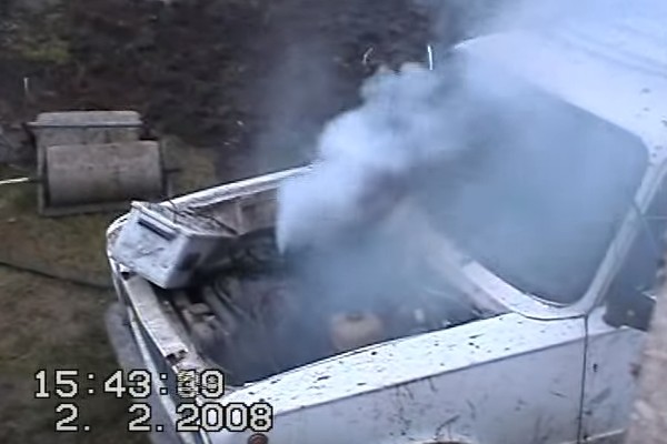 Így hajszolják halálba egy Lada szívét