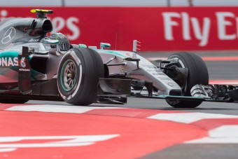 F1: Hamilton megint nem bírt Rosberggel