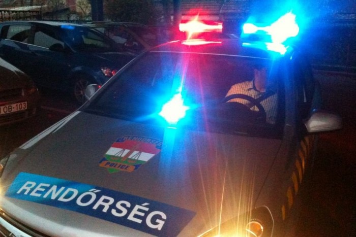 Árokba borították a mentőautót, a mentős állt bíróság elé 1 | Vezess A fényhíd működik, kék LED-ek villognak a szélvédő mögül, a sziréna hangja vérfagyasztó