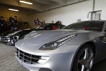 A kutyának sem kellenek a spanyol király Ferrarijai