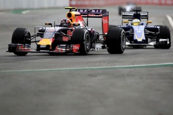 F1: A Red Bullnak nem lesz versenyképes motorja