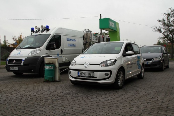 A Főgáz is itt tankolja saját, gázüzemű  flottáját