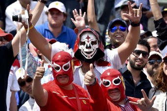 F1: Rosbergék elájultak a közönségtől