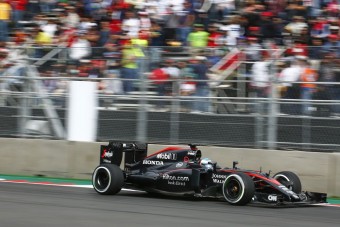 F1: Alonso csak a nézők kedvéért rajtolt