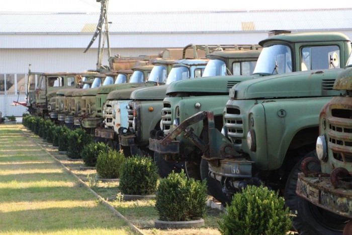 A Rolls-Royce nem csak autókat gyárt ám! 4 Aki rengeteg leszerelt katonai járművet, repülőt szeretne látni, a keceli Haditechnikai Múzeumba kell annak menni. Bár a szabad ég alatt lassan rozsdásodó rengeteg ZIL, KRAZ látványa elég lehangoló.