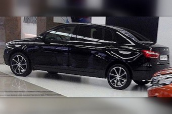 Jön a nyújtott Lada-limuzin?!