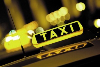Orális szexszel fizetett a fuvarért a taxisnak