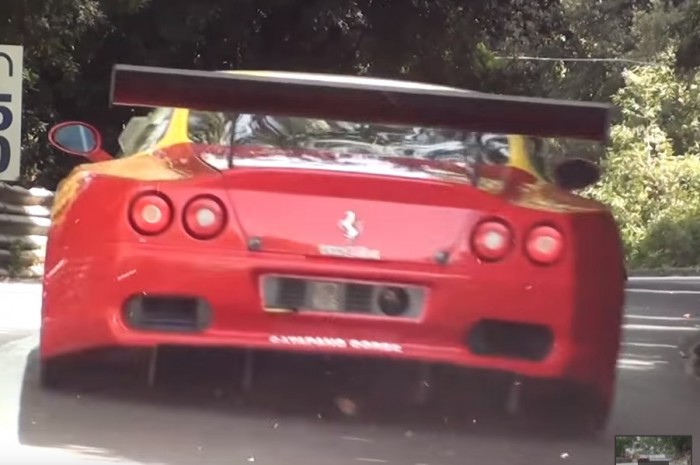 12 hengeres szörny zavarja szét az erdőt