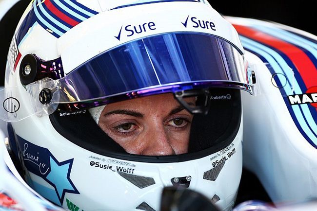 F1: Befejezi karrierjét a női pilóta