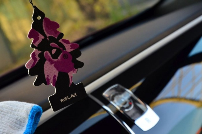 10 dolog, ami emberiség elleni bűntett egy Rolls-Royce-ban 2 Wunderbaum