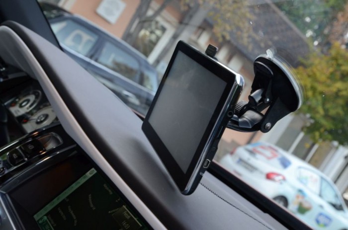 10 dolog, ami emberiség elleni bűntett egy Rolls-Royce-ban 8 GPS