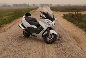 Teszt: Suzuki Burgman 650 Executive - 2015