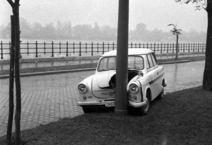 Öt kép bizonyítja, hogy az autóbaleset nem mai találmány 5 1963 Magyarország Budapest - XIII. Oszlopnak ütközött egy Trabant 600-as gépkocsi a Jászai Mari téren