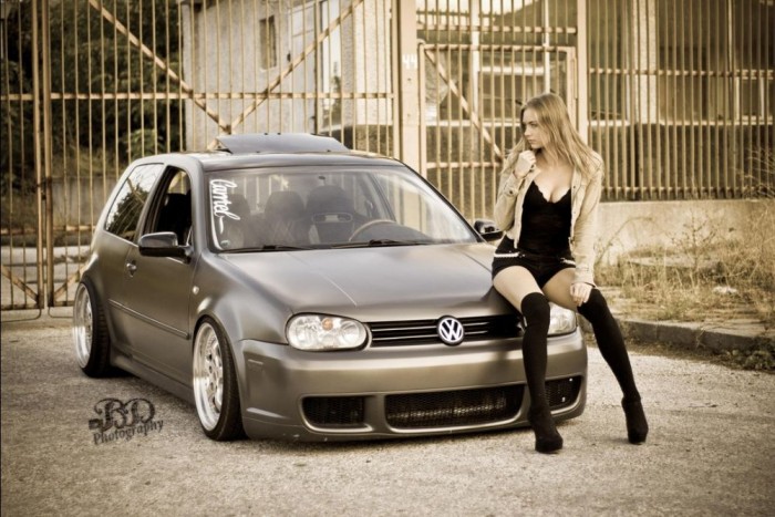 Vérforraló képcsokor autókról és csajokról 10