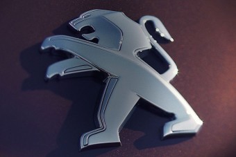 300-zal megy a 2500 lóerős Peugeot