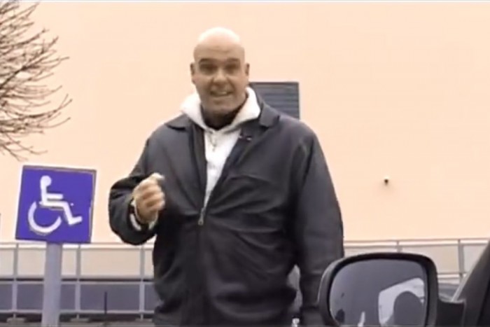 Bunkón parkolsz? Ez a magyar videó elveszi a kedved!