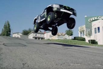 Megjött november legtökösebb benzingőzös videója