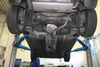 Leesett a rendőrök álla, amikor benéztek a több tízmilliós autó alá 3