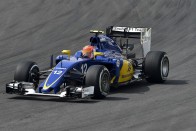 F1: A Renault elismerte, hogy nem jó az új motor 74