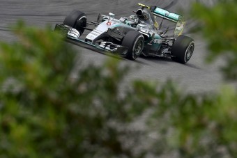 F1: Rosberg a leggyorsabb, Alonso megint elfüstölt