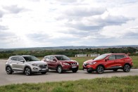 Papíron azonos a Qashqai és a Kadjar technikája, de a Renault motorja 130 lóerőt és 205 Nm-t ad le, a Nissan 115 lóerős, 190 Nm nyomatékú verziót szerel be a közös ezerkettes turbómotorból