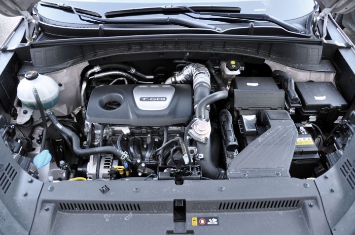 Teszt: Hyundai Tucson 1,6 T-GDi-Nissan Qashqai 1,2 DIG-T-Renault Kadjar 1,2 TCe 10 177 lóerős az új fejlesztésű turbós benzines, 265 Nm nyomatékal. Az 1,6 literes gép átlagos, jó erőben van, de a tesztautó sokat fogyaszt