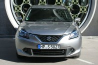 Smart Hybrid Vehicle by Suzuki (SHVS) – ilyen változat is lesz, de nem biztos, hogy nálunk. A gyári adat szerint 4 liter benzinnel beéri