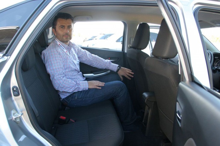 Vezettük: Suzuki Baleno – 2016 11 | Vezess 180 centi körüli felnőttek kényelmesen elférnek, egy riválisa sem tud ekkora hátsó lábteret